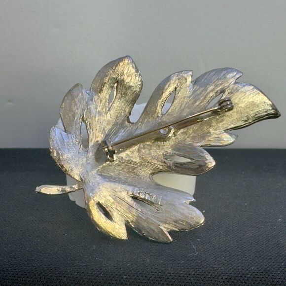 VintageLeaf Brooch - Signed BSK - Picture 1 of 4